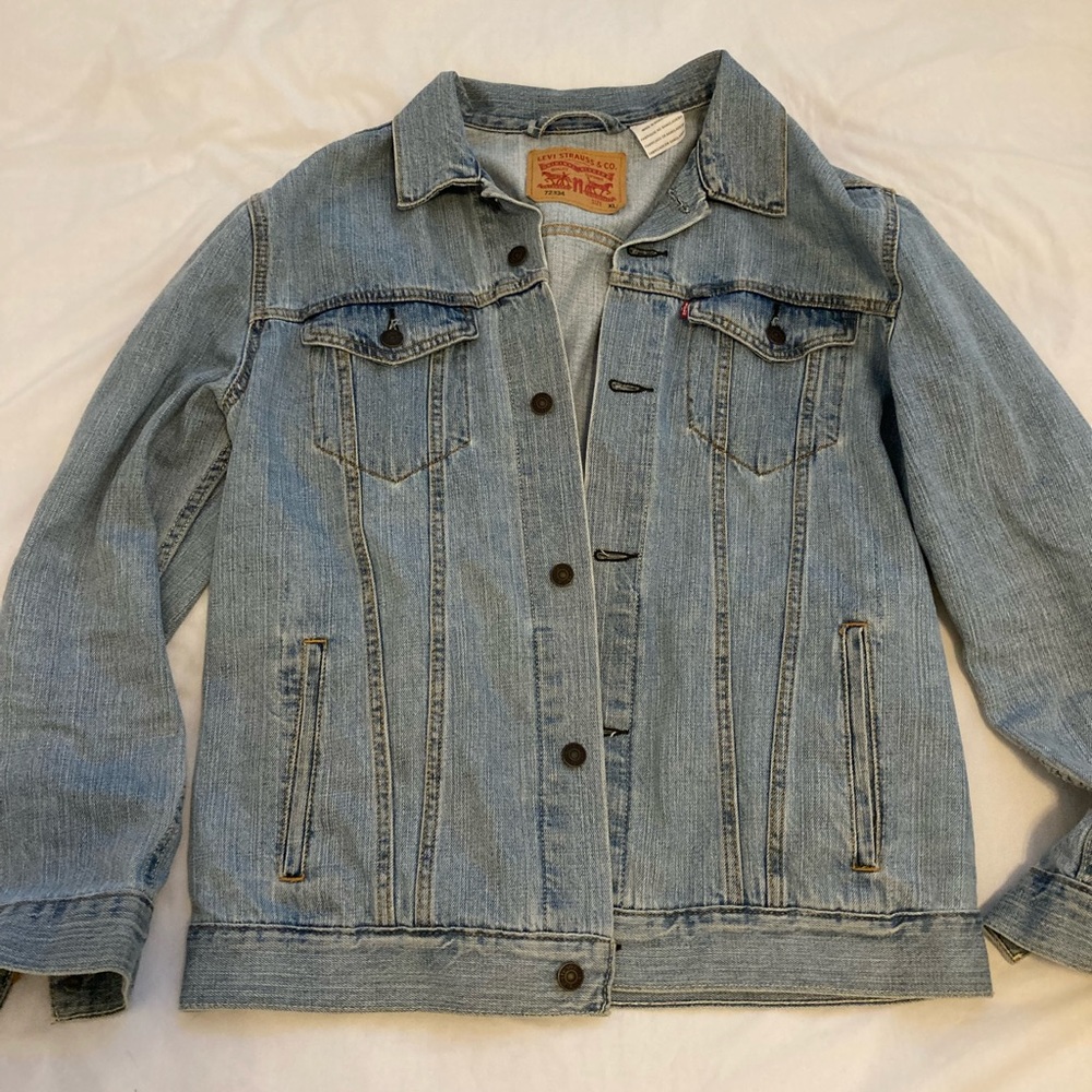 vintage light Blue Levi’s jean jacket